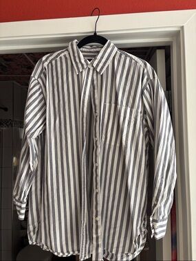 Banana Republic White and Gray Vertical Stripe Button-Down Shirt